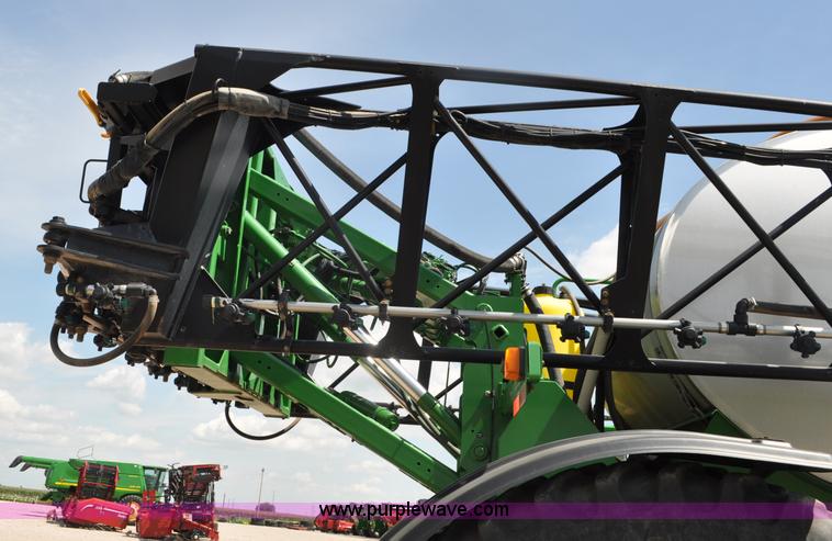 image for item G6133 2009 John Deere 4930 self-propelled sprayer