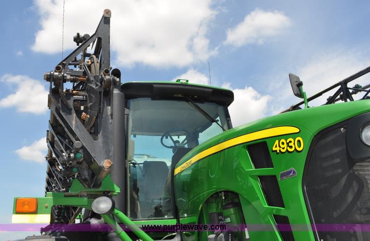 image for item G6133 2009 John Deere 4930 self-propelled sprayer