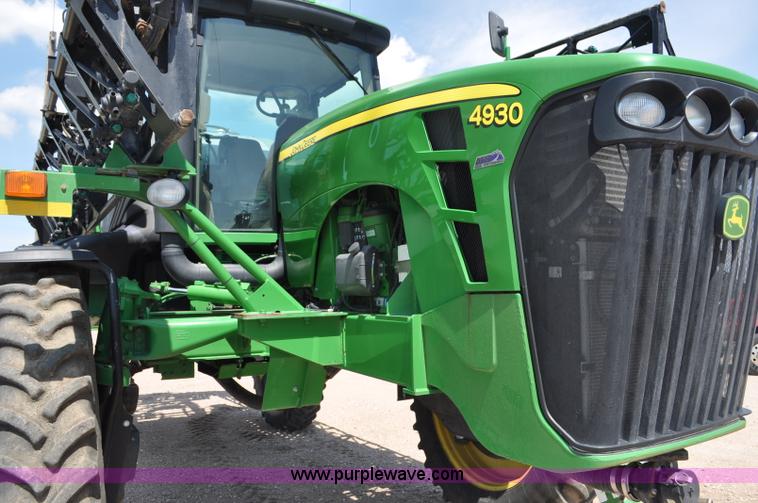 image for item G6133 2009 John Deere 4930 self-propelled sprayer