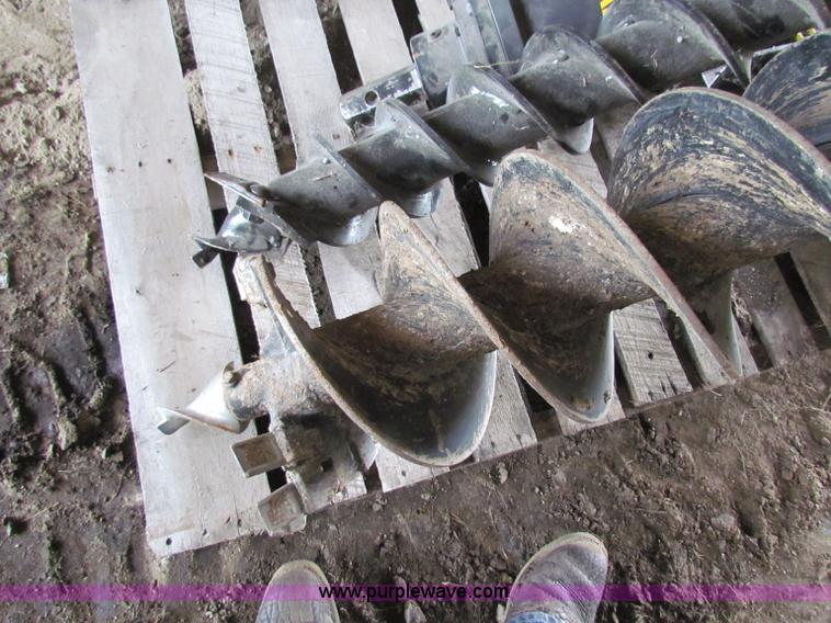 image for item AE9135 2011 New Holland auger