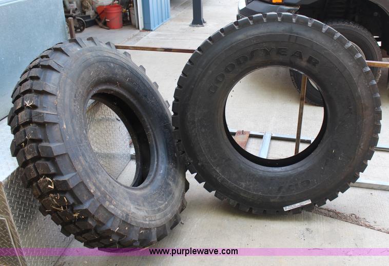 image for item AU9038 (2) tires