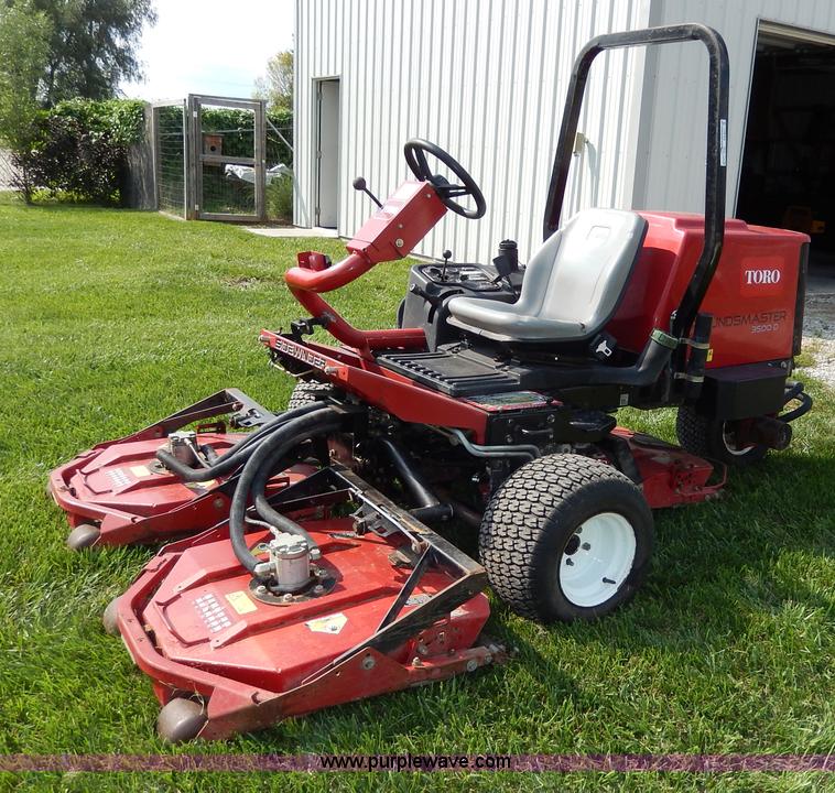 image for item AW9657 2004 Toro Sidewinder turf mower
