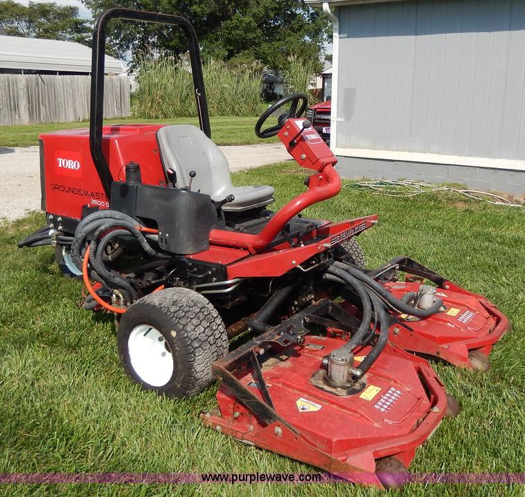 image for item AW9657 2004 Toro Sidewinder turf mower