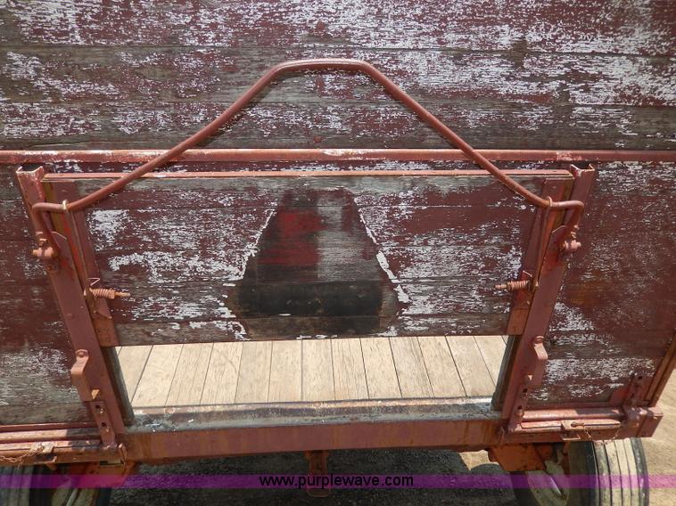 image for item AW9678 Lundell 5026 grain wagon