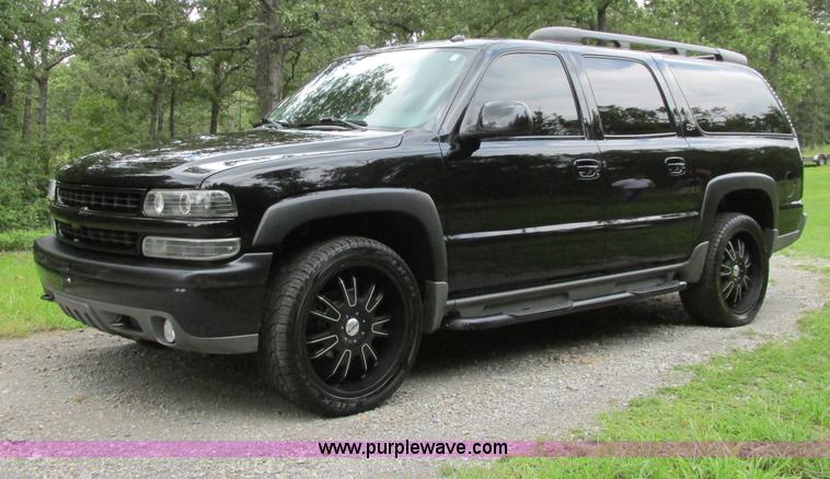 image for item B4795 2004 Chevrolet Suburban 1500 Z71 SUV