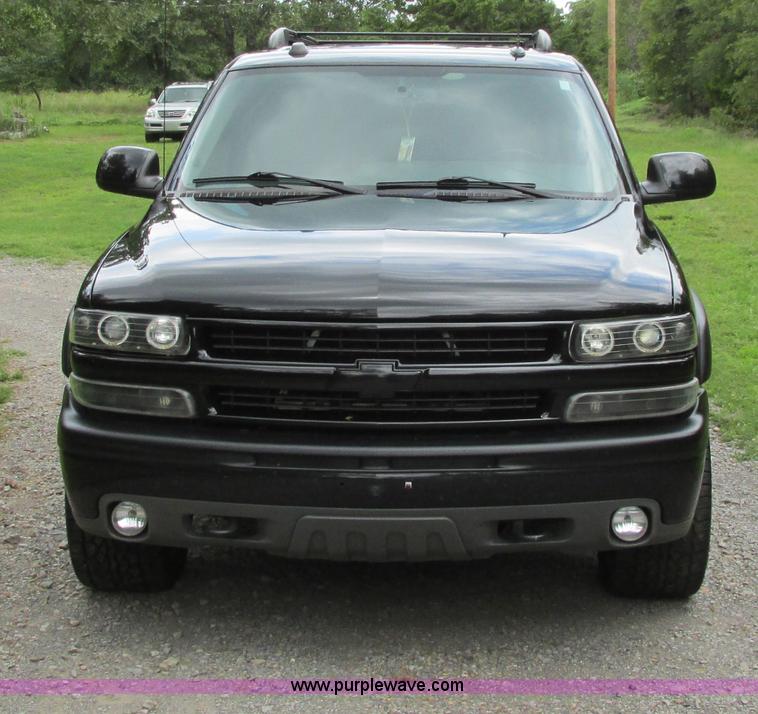 image for item B4795 2004 Chevrolet Suburban 1500 Z71 SUV