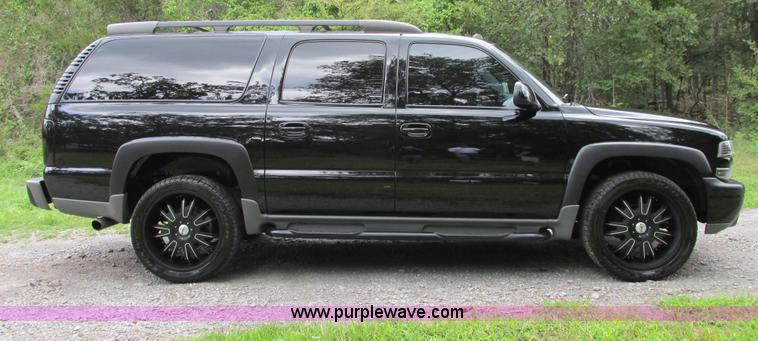 image for item B4795 2004 Chevrolet Suburban 1500 Z71 SUV
