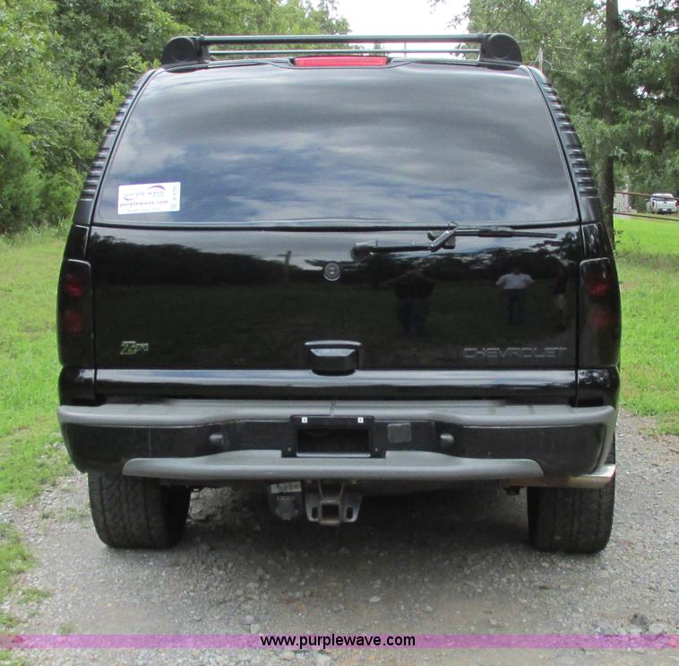 image for item B4795 2004 Chevrolet Suburban 1500 Z71 SUV