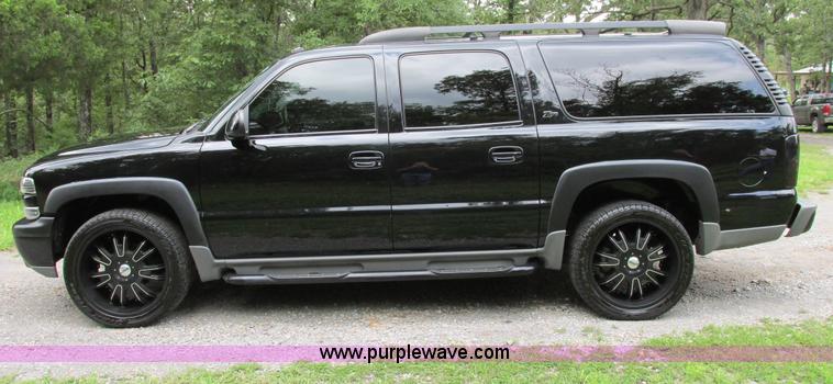 image for item B4795 2004 Chevrolet Suburban 1500 Z71 SUV