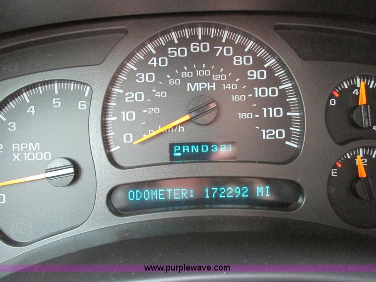 image for item B4795 2004 Chevrolet Suburban 1500 Z71 SUV