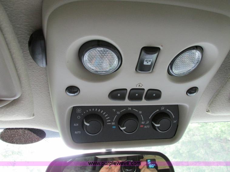 image for item B4795 2004 Chevrolet Suburban 1500 Z71 SUV