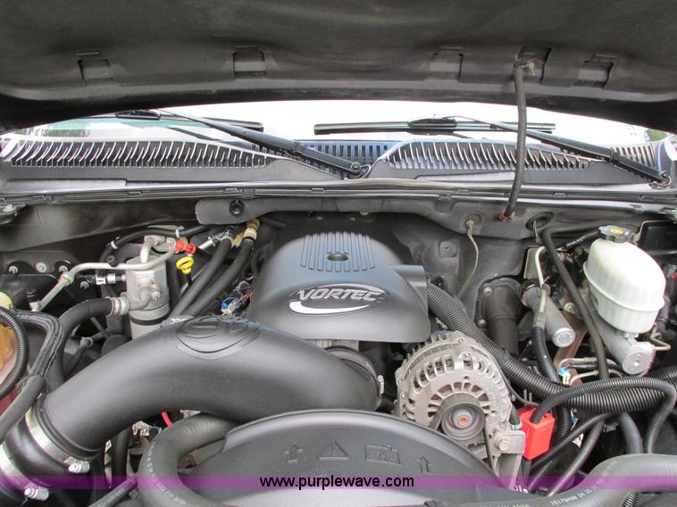 image for item B4795 2004 Chevrolet Suburban 1500 Z71 SUV