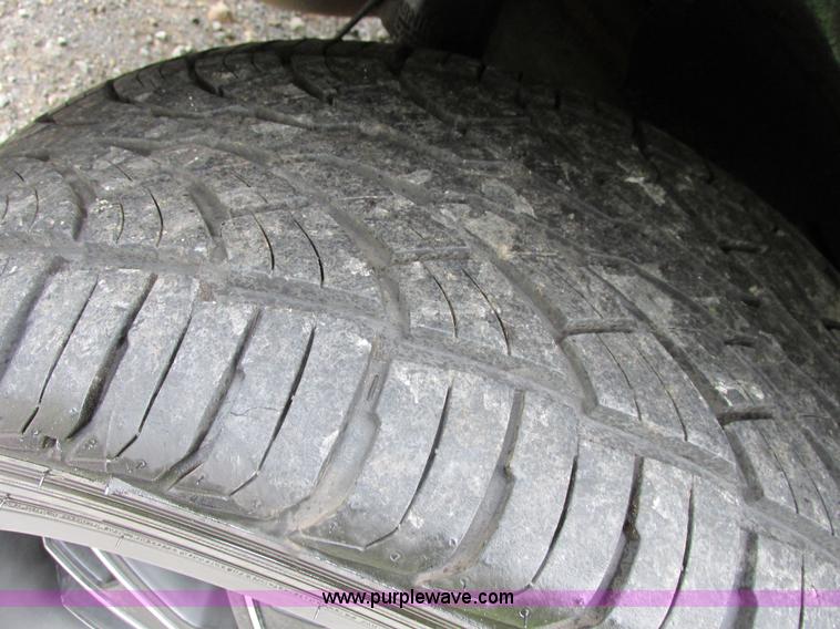 image for item B4795 2004 Chevrolet Suburban 1500 Z71 SUV