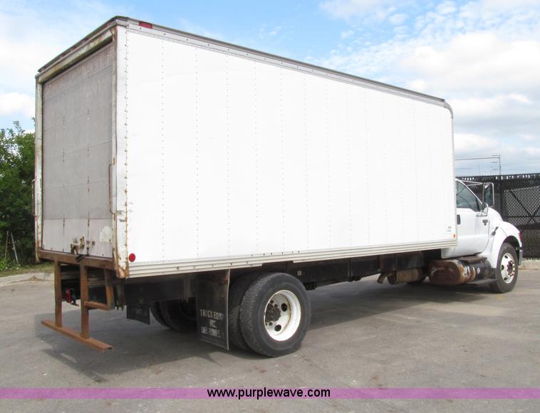 image for item D7462 2006 Ford F650 XL Super Duty box truck