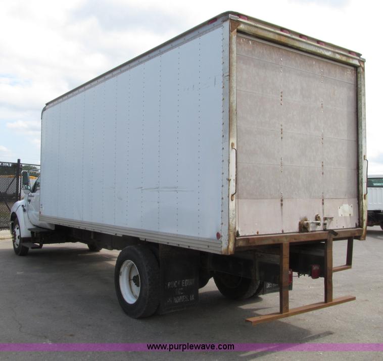 image for item D7462 2006 Ford F650 XL Super Duty box truck