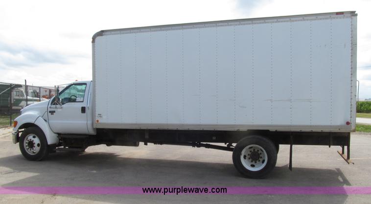 image for item D7462 2006 Ford F650 XL Super Duty box truck