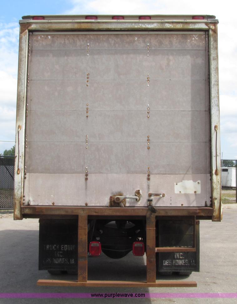 image for item D7462 2006 Ford F650 XL Super Duty box truck