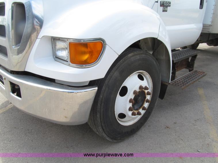 image for item D7462 2006 Ford F650 XL Super Duty box truck
