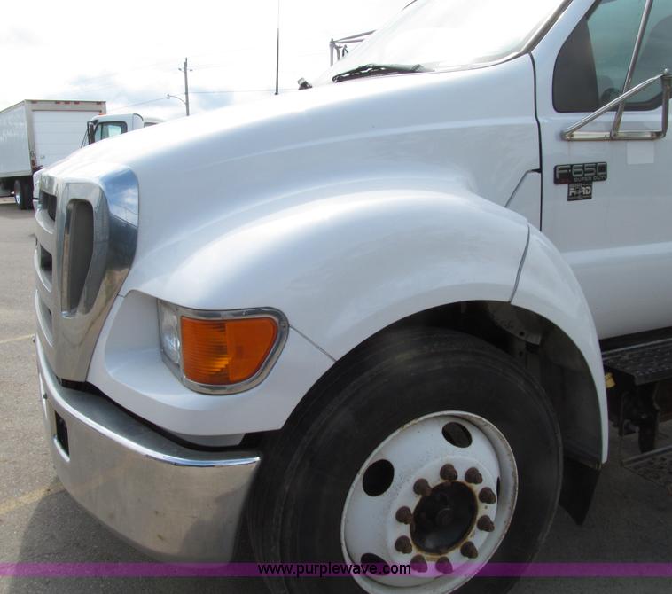 image for item D7462 2006 Ford F650 XL Super Duty box truck