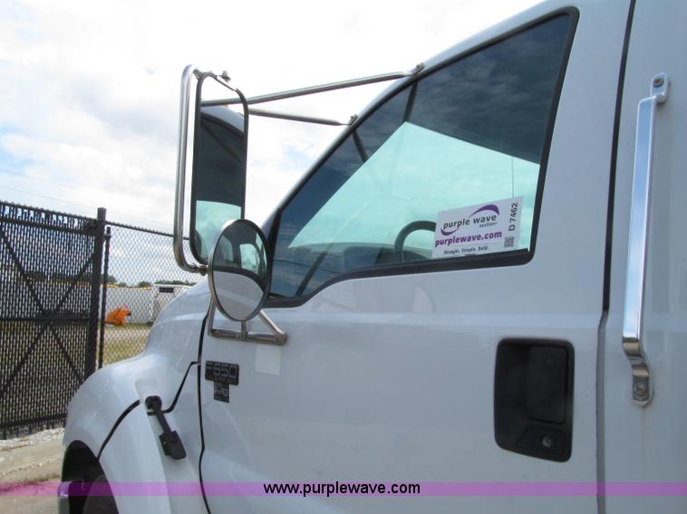 image for item D7462 2006 Ford F650 XL Super Duty box truck