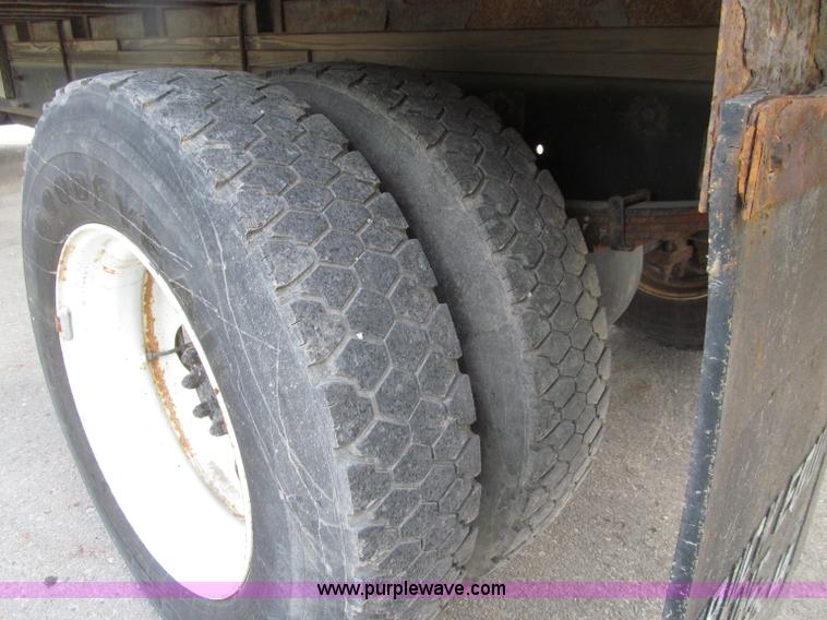 image for item D7462 2006 Ford F650 XL Super Duty box truck