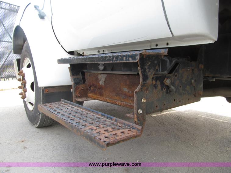 image for item D7462 2006 Ford F650 XL Super Duty box truck
