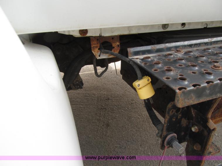 image for item D7462 2006 Ford F650 XL Super Duty box truck