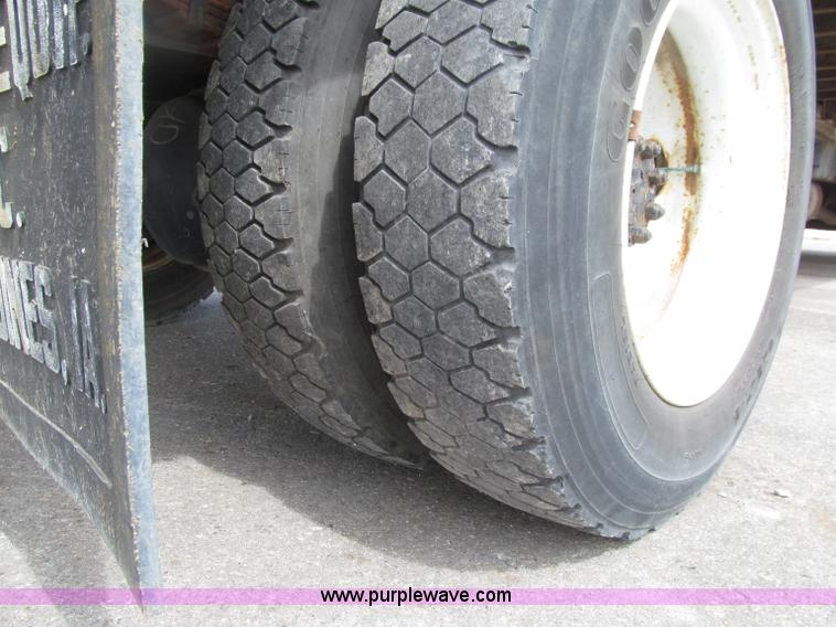 image for item D7462 2006 Ford F650 XL Super Duty box truck