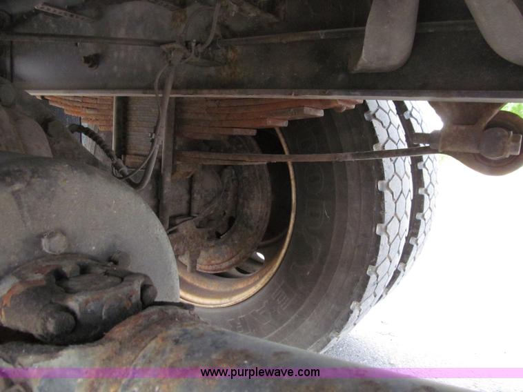 image for item D7462 2006 Ford F650 XL Super Duty box truck