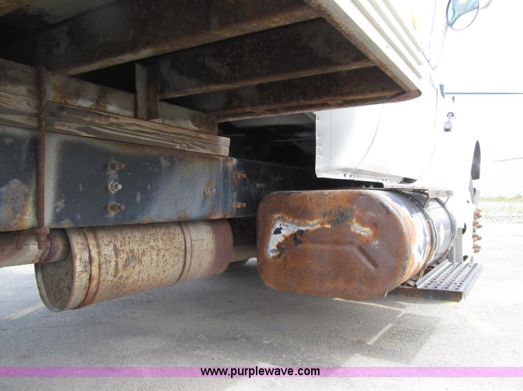 image for item D7462 2006 Ford F650 XL Super Duty box truck