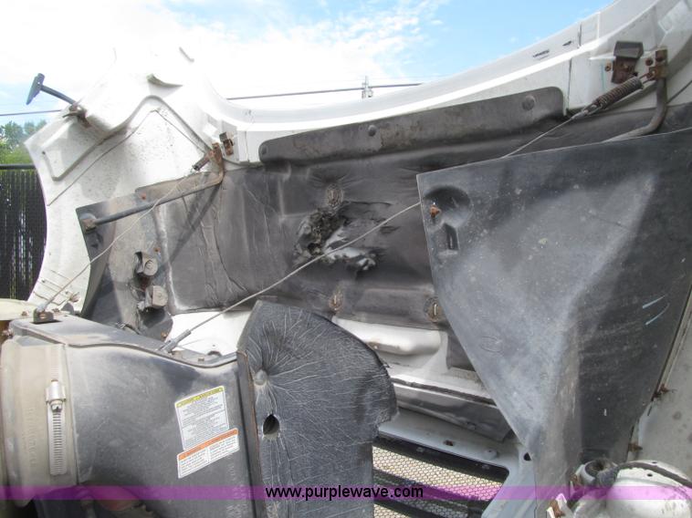 image for item D7462 2006 Ford F650 XL Super Duty box truck