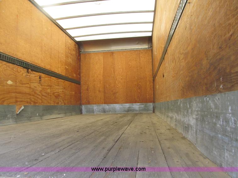 image for item D7462 2006 Ford F650 XL Super Duty box truck