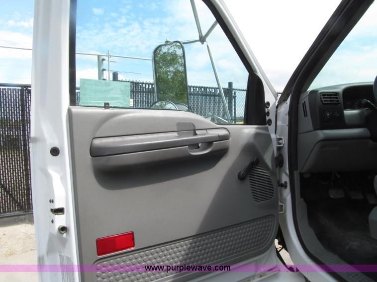 image for item D7462 2006 Ford F650 XL Super Duty box truck