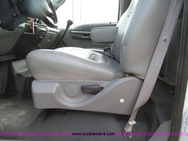 image for item D7462 2006 Ford F650 XL Super Duty box truck