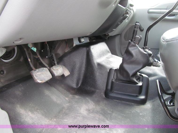image for item D7462 2006 Ford F650 XL Super Duty box truck