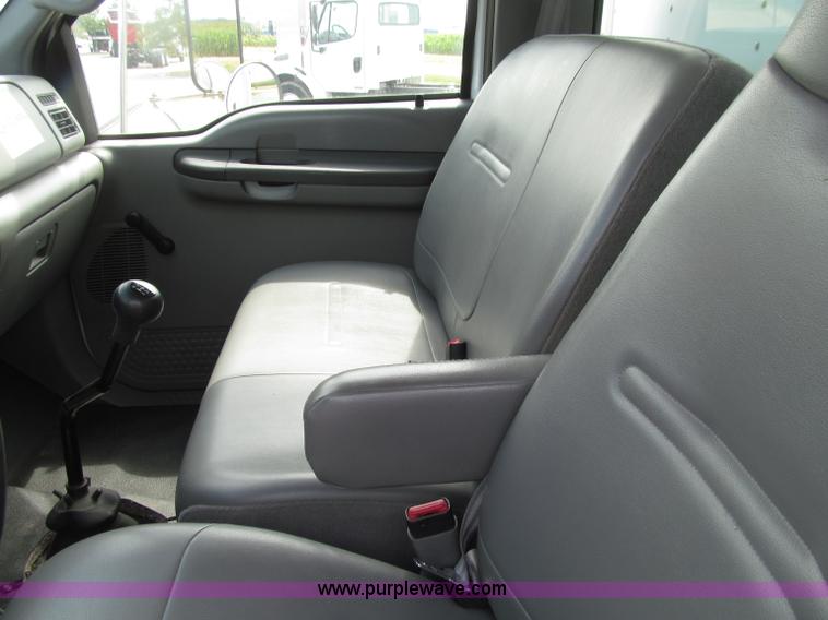 image for item D7462 2006 Ford F650 XL Super Duty box truck