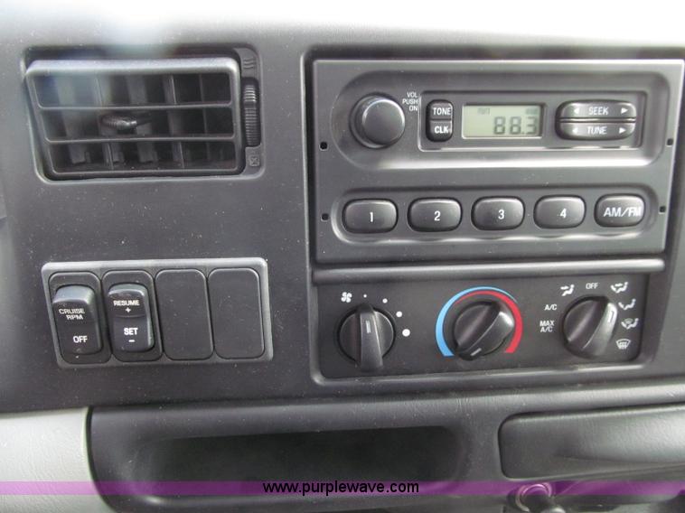 image for item D7462 2006 Ford F650 XL Super Duty box truck