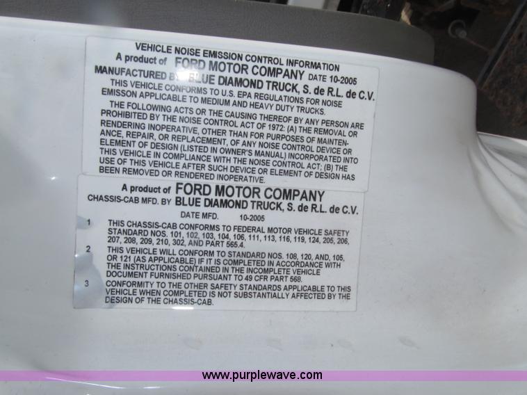 image for item D7462 2006 Ford F650 XL Super Duty box truck