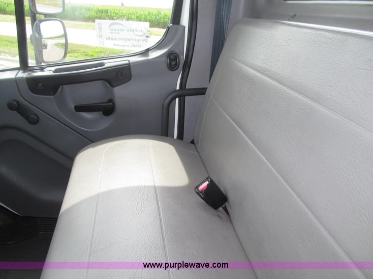 image for item D7463 2005 Freightliner Business Class M2 truck cab and chassis