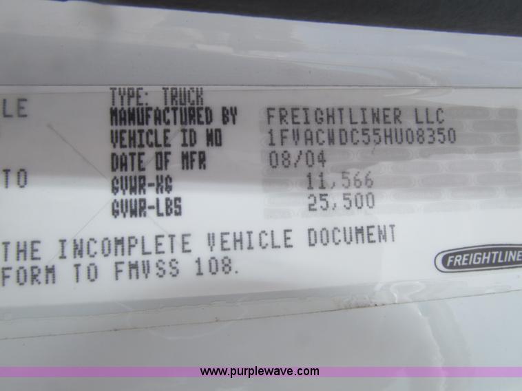 image for item D7463 2005 Freightliner Business Class M2 truck cab and chassis