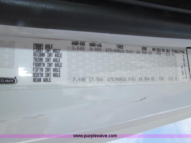 image for item D7463 2005 Freightliner Business Class M2 truck cab and chassis