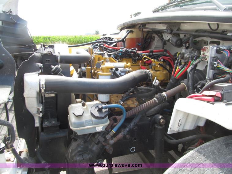 image for item D7463 2005 Freightliner Business Class M2 truck cab and chassis