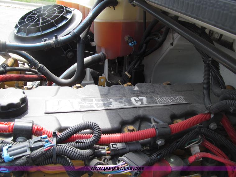 image for item D7463 2005 Freightliner Business Class M2 truck cab and chassis