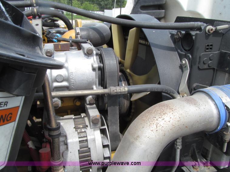 image for item D7463 2005 Freightliner Business Class M2 truck cab and chassis