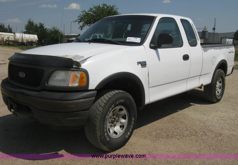 image for item D8459 2001 Ford F150 XL SuperCab pickup truck