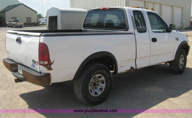 image for item D8459 2001 Ford F150 XL SuperCab pickup truck