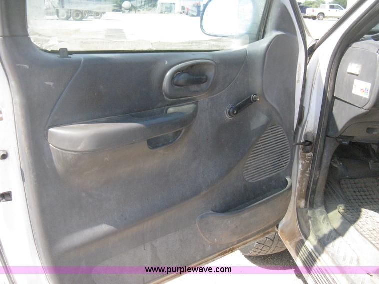 image for item D8459 2001 Ford F150 XL SuperCab pickup truck