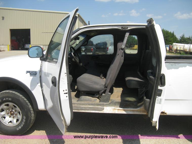 image for item D8459 2001 Ford F150 XL SuperCab pickup truck
