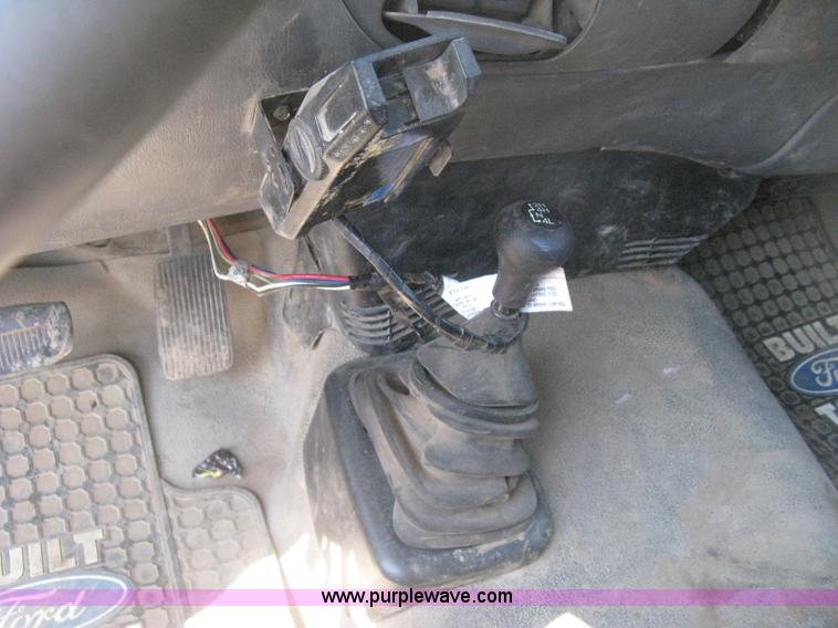 image for item D8459 2001 Ford F150 XL SuperCab pickup truck