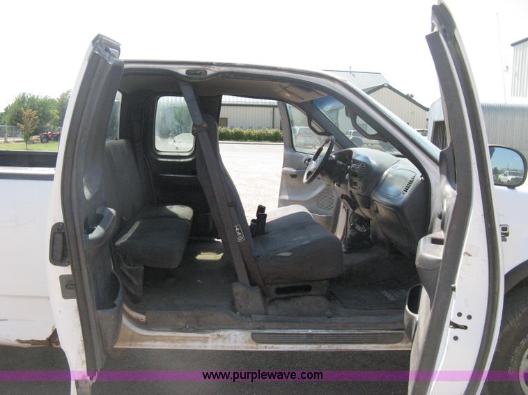 image for item D8459 2001 Ford F150 XL SuperCab pickup truck